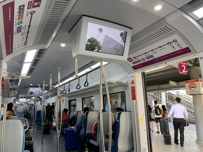 KL Transit新型車両車内.jpg