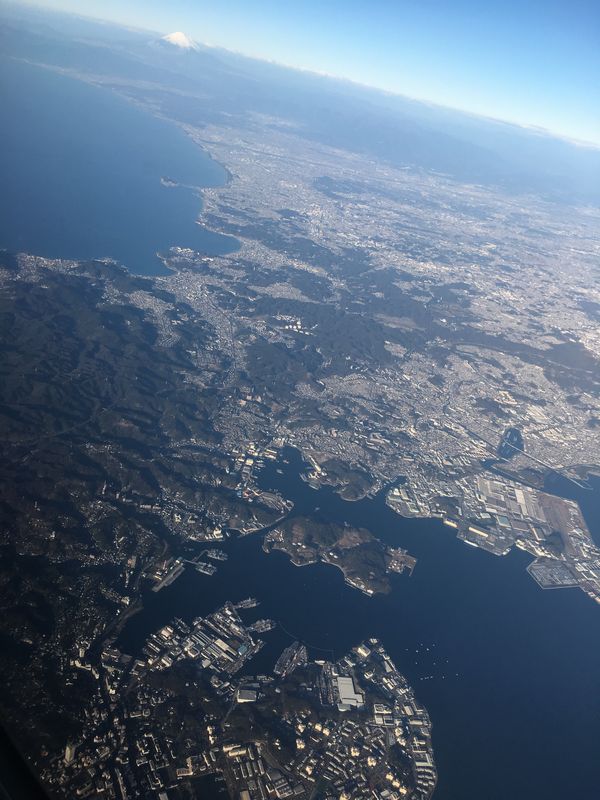 横須賀基地と富士山.jpg