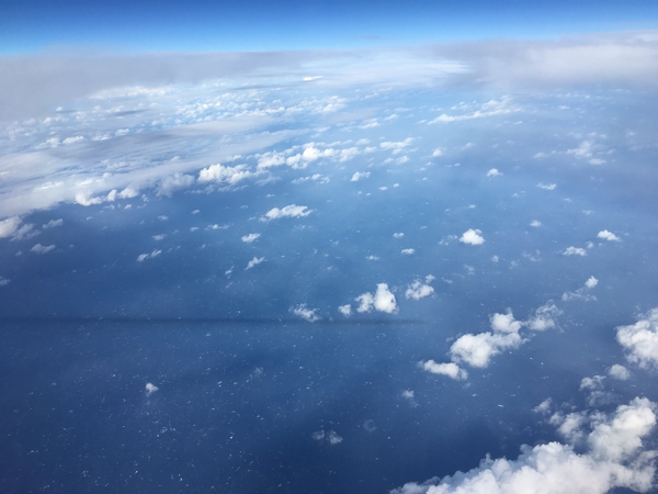 飛行機雲の影2018jana.jpg