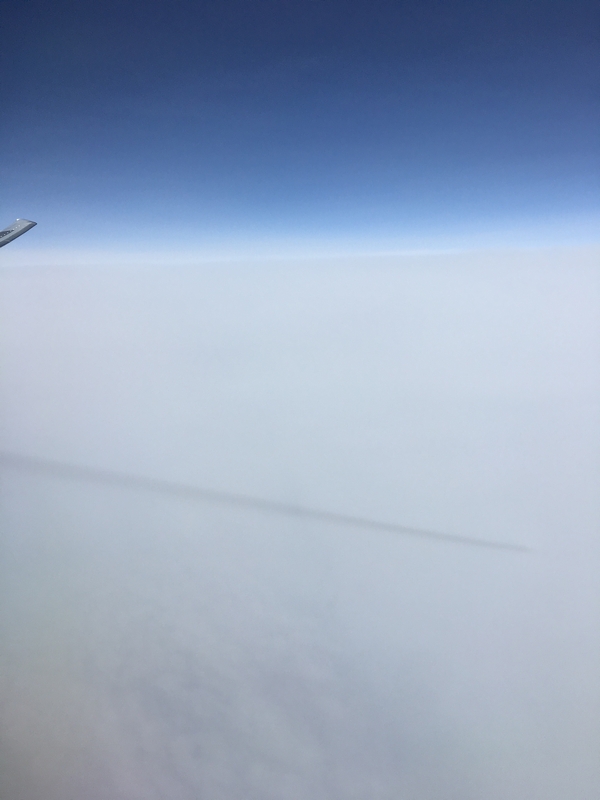 飛行機雲の影2018janb.jpg