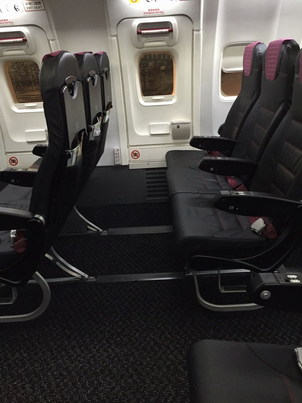 JAL737800newexitrow_dom.jpg