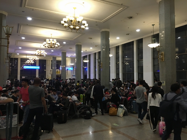 北京駅待合室.jpg